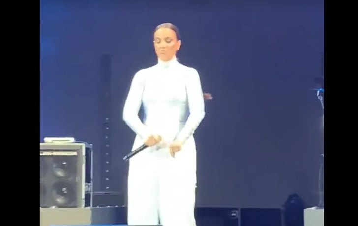 Durante show na BA, público interrompe Ivete com jingle de Lula e cantora faz dancinha