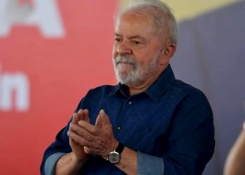 Lula diz que é preciso melhorar salários de professores