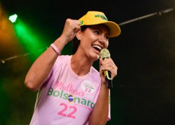 ‘Aquele que não trouxe água, agora quer trazer picanha’, dispara Michelle Bolsonaro durante evento em Feira de Santana