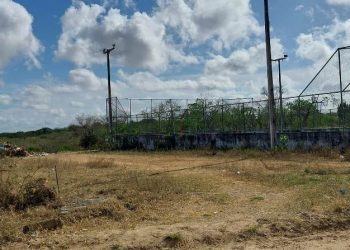 Vereador de Capela do Alto Alegre denuncia abandono de duas quadras esportivas por parte da Prefeitura