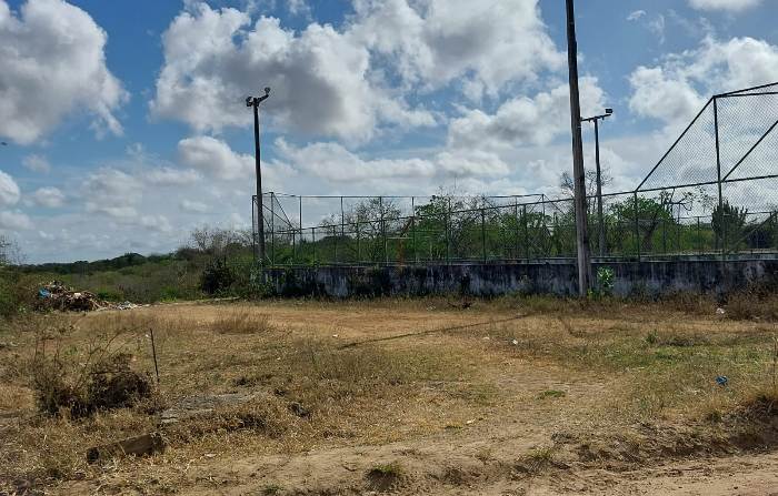 Vereador de Capela do Alto Alegre denuncia abandono de duas quadras esportivas por parte da Prefeitura