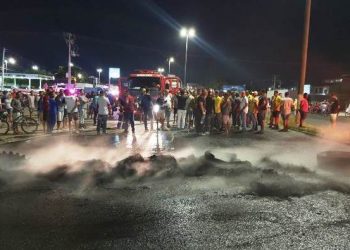 Apoiadores de Bolsonaro bloqueiam BR-116 Norte em Feira de Santana