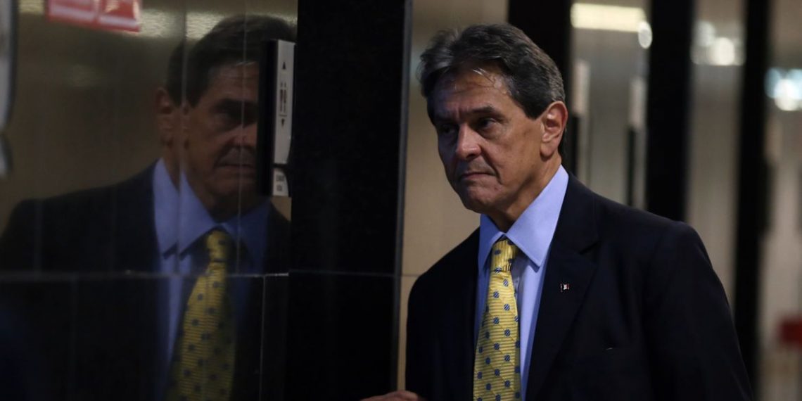 Roberto Jefferson lançou granada contra policiais federais