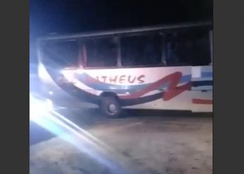 Micro-ônibus da empresa São Matheus com destino a Coité é assaltado em Serrinha