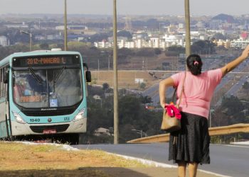 Ministro do STF autoriza transporte público gratuito no segundo turno