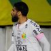 Wallace usou braçadeira de capitão na cor rosa para conscientizar sobre o câncer de mama e de colo do útero