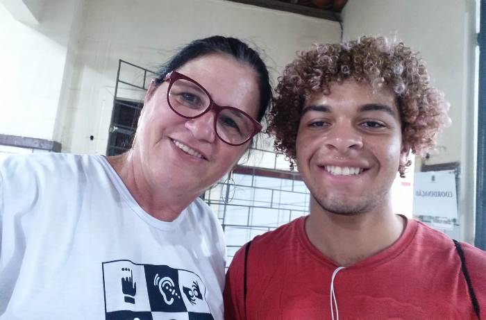 Jovem desempregado é chamado para trabalhar depois de um gesto nobre durante a votação no primeiro turno das eleições: entenda