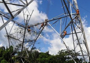 Operário morre ao cair de torre de transmissão de energia, em Jeremoabo