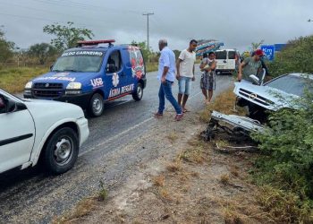 Carros colidem violentamente na BA 411 e uma das vítimas foi socorrida para o Hospital Português