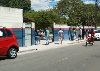 Primeiro dia do Enem começa em todo o país. Veja como foi o movimento no maior Colégio de Coité