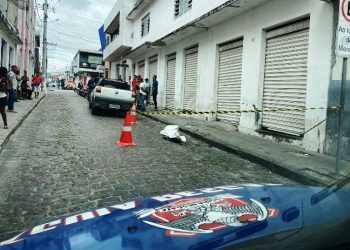 Homem é encontrado morto em via pública no centro de Coité