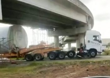 Feira – Viaduto da Cidade Nova é atingido mais uma vez por carga de veículo