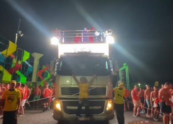 ‘Patriota do caminhão’ vai parar no trio elétrico de Daniela Mercury