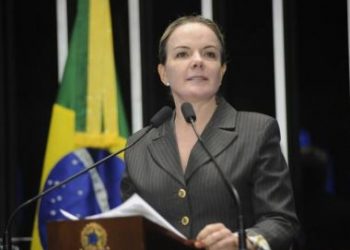 ‘Não podemos entrar em 2023 sem o auxílio e o salário mínimo’, diz Gleisi
