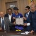 Luva de Pedreiro recebe homenagem na Câmara de Quijingue. Influenciador digital foi vestido com camisa da seleção argentina
