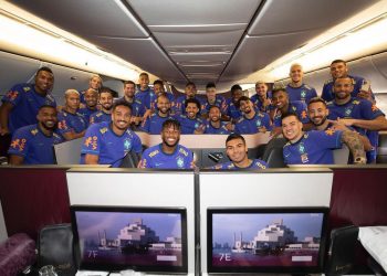 Seleção brasileira viaja para o Catar em busca do sexto título mundial