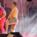 Vídeo com o prefeito de Várzea da Roça dançando sem camisa em show da Banda Parangolé viraliza