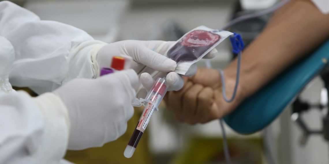 Com estoque crítico, Hemoba lança campanha de Natal para incentivo à doação de sangue