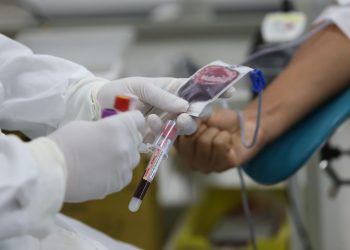 Com estoque crítico, Hemoba lança campanha de Natal para incentivo à doação de sangue