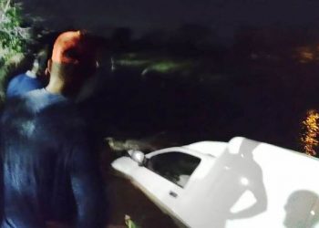 Carro com sargento PM da reserva e esposa cai dentro de lagoa ás margens da BR 324