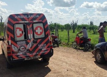 Motociclista fica ferido em colisão com carro em estrada vicinal