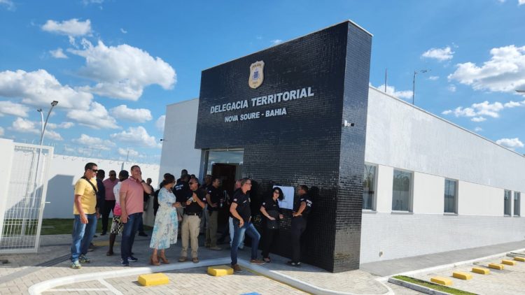 Delegacia e Pelotão da PM são entregues em Nova Soure