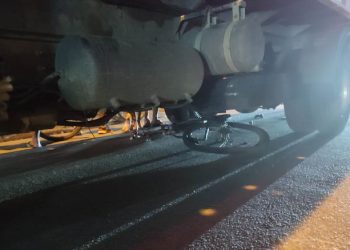 Acidente envolvendo caminhão e bicicleta deixa criança de 10 anos ferida