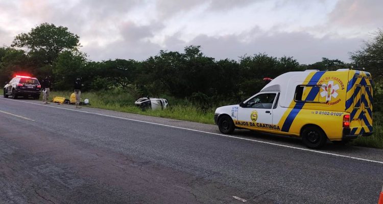 Nova Fátima – Mulher morre e outras quatro pessoas ficam feridas após carro colidir em animal na BR 324