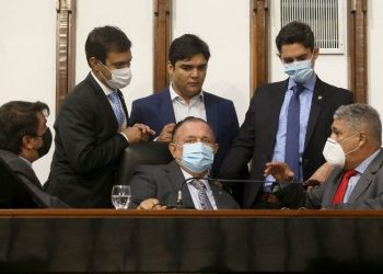 Presidente da ALBA busca acordo para pensão dos militares