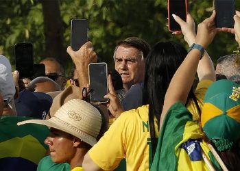 Bolsonaro rompe silêncio: ‘Quem decide para onde vão as Forças Armadas são vocês’