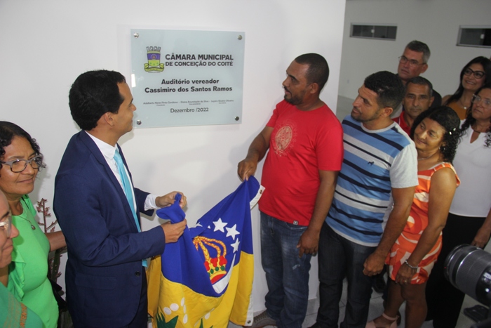 Faltando 3 dias para encerrar mandato de presidente da Câmara, Betão entrega prédio com gabinetes e auditório