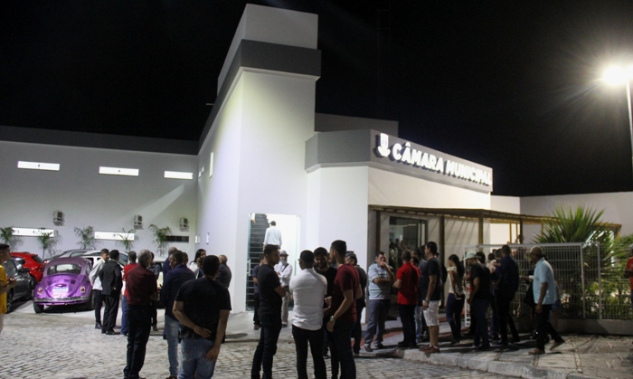 Faltando 3 dias para encerrar mandato de presidente da Câmara, Betão entrega prédio com gabinetes e auditório