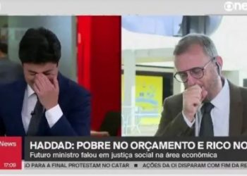 Repórter da Globo engole mosquito ao vivo e apresentador cai na risada (vídeo)