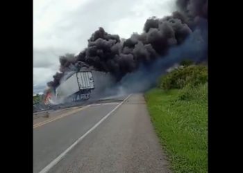 Batida entre carro e carreta deixa três mortos na BR 116 Sul em Vitória da Conquista