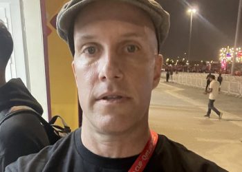 Jornalista dos EUA passa mal no estádio e morre durante jogo da Copa do Mundo