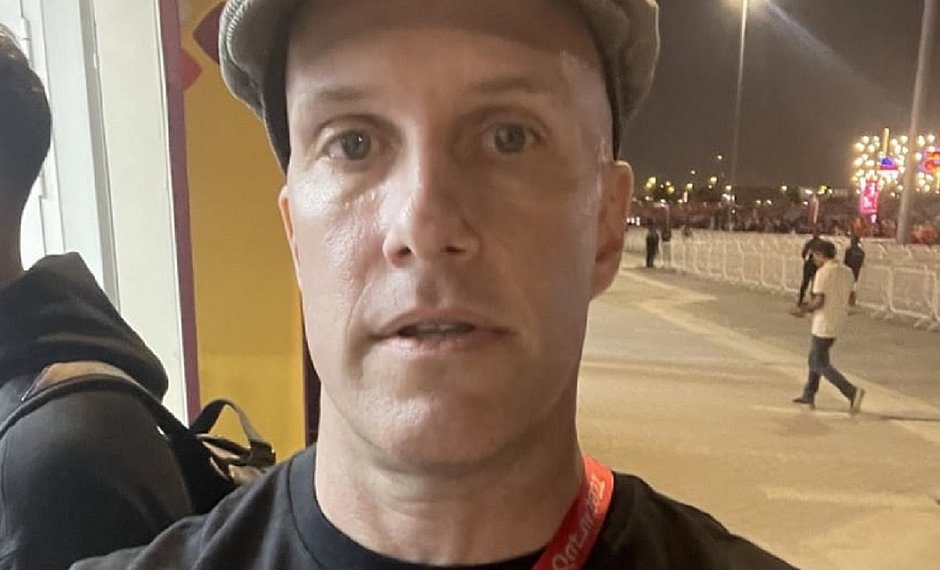 Jornalista dos EUA passa mal no estádio e morre durante jogo da Copa do Mundo