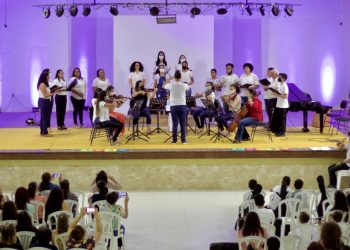 Coral do Projeto Santo Antônio de Música, Uiler Moreira e convidados são atrações do Festival de Música desta terça, em Coité