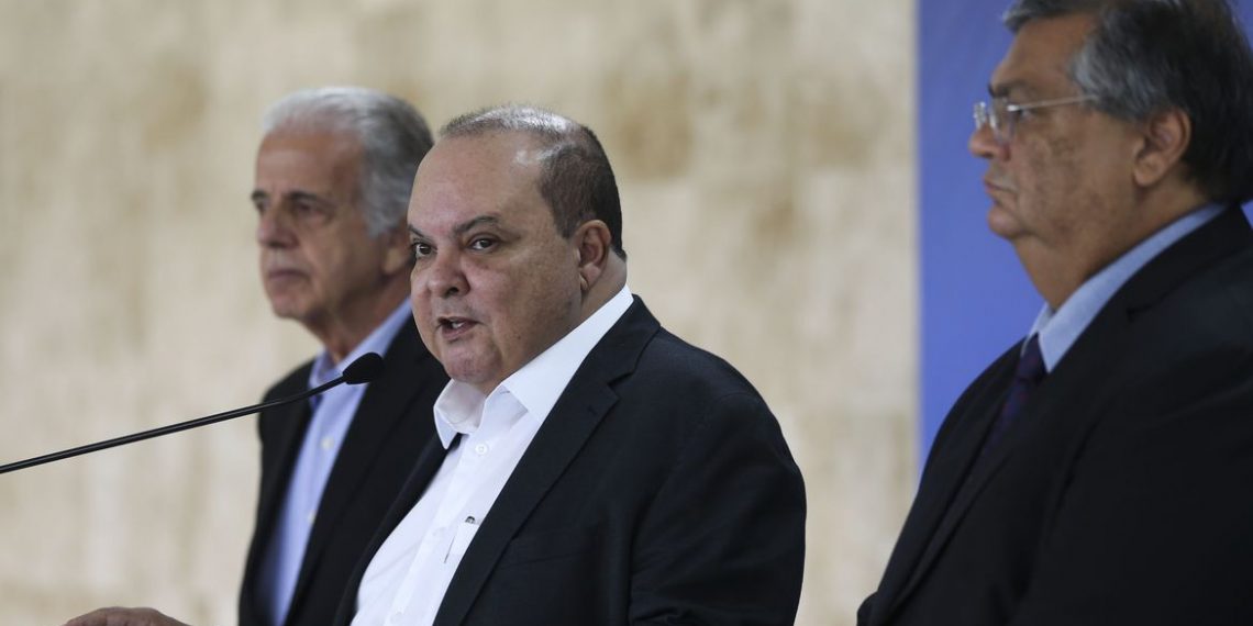 Segundo suspeito de atentado com bomba fugiu do DF, diz governador