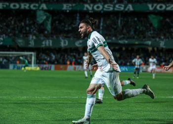 Vitória acerta a contratação de Léo Gamalho, que desembarca em Salvador nesta segunda-feira
