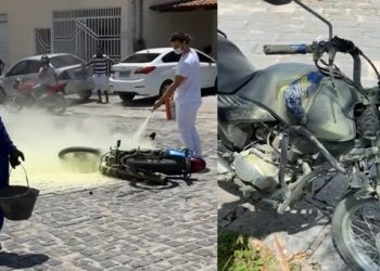 Motocicleta pega fogo ao colidir com carro em cruzamento na Avenida Luiz Eduardo