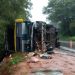 Ônibus de empresa coiteense tomba em rodovia de MG, deixa um morto e 12 feridos