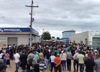Em clima de comoção, população de Várzea Nova se despede do ex-prefeito Tica
