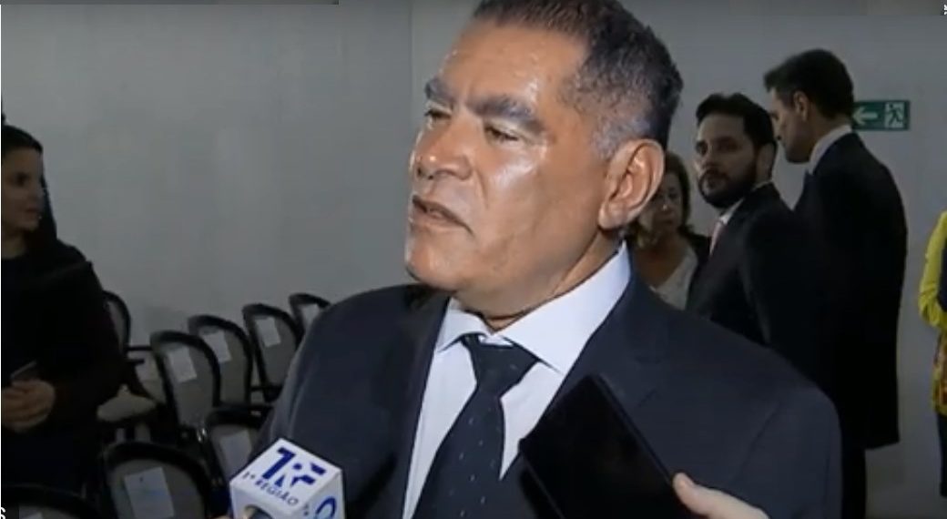 Desembargador natural de Riachão do Jacuípe suspende compra de 98 blindados a R$ 5 bi