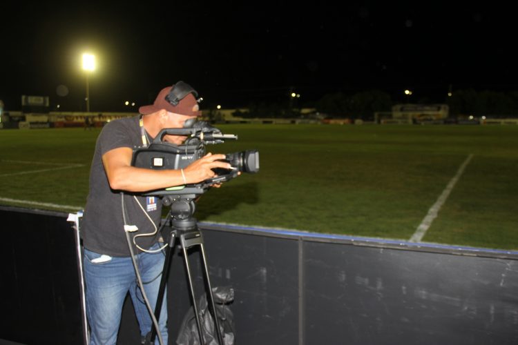 Arena Valfredão: Jogadores reclamam de gramado e parte da imprensa da iluminação