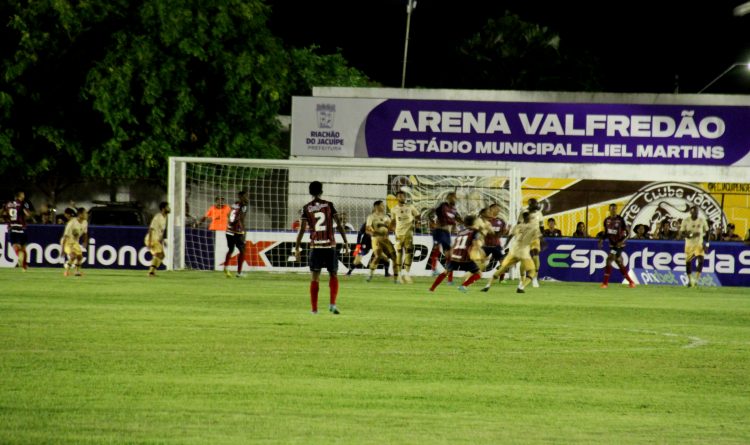 Baianão: em jogo de pouca emoção Bahia vence o Jacuipense na Arena Valfredão com gol de Ricardo Goulart