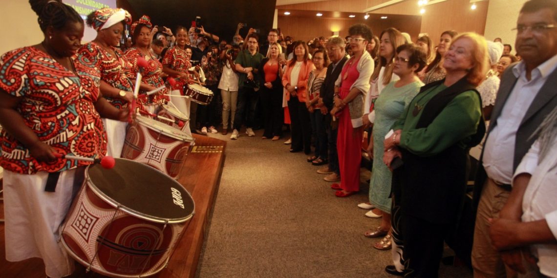 Homenagens marcam solenidade de transmissão de cargo da SPM Bahia gerida por Elisângela Araújo