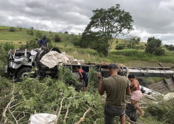 Curva do Sebo: motorista de caminhão morre em capotamento na BA 130