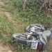 Jovem é encontrado morto ao lado de moto em estrada vicinal