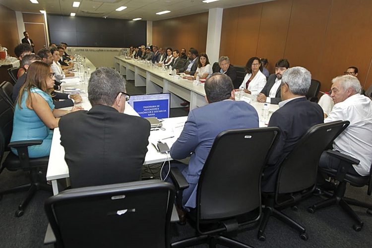 Jerônimo reúne secretariado e estabelece metas para os primeiros cem dias de governo