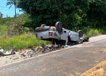 Casal morre e outra pessoa fica ferida em colisão envolvendo carro e moto na BA 001